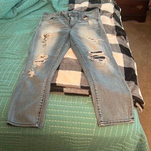 High waisted Distressed American Eagle Capris